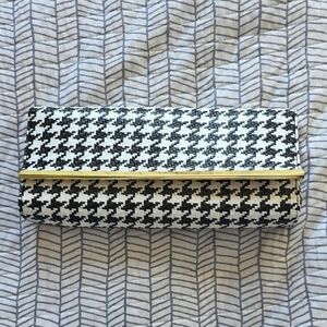 Joan Rivers Black and White Houndstooth Clutch